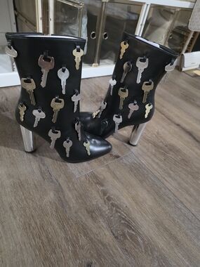 Black Key-Embellished Women's Ankle Boots - Statement Heels